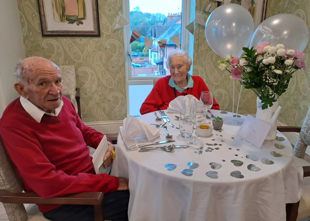 Счастливая пара, которая в браке уже 75 лет, раскрыла забавный секрет крепкой любви